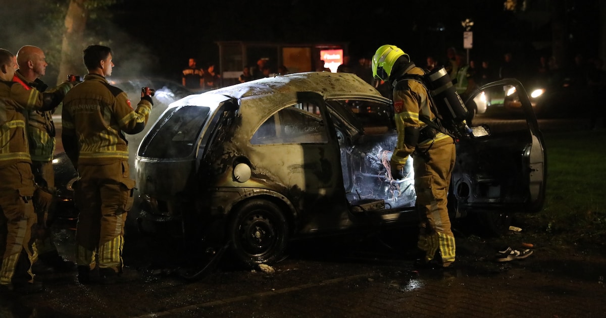 Voorruit meters gelanceerd bij autobrand in Roosendaal, politie denkt aan vuurwerkbom
