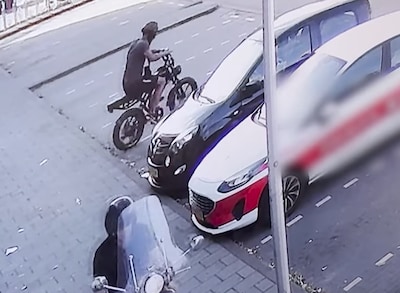 Terwijl supermarktmedewerker bezig is, wordt zijn fatbike gestolen in Terheijden