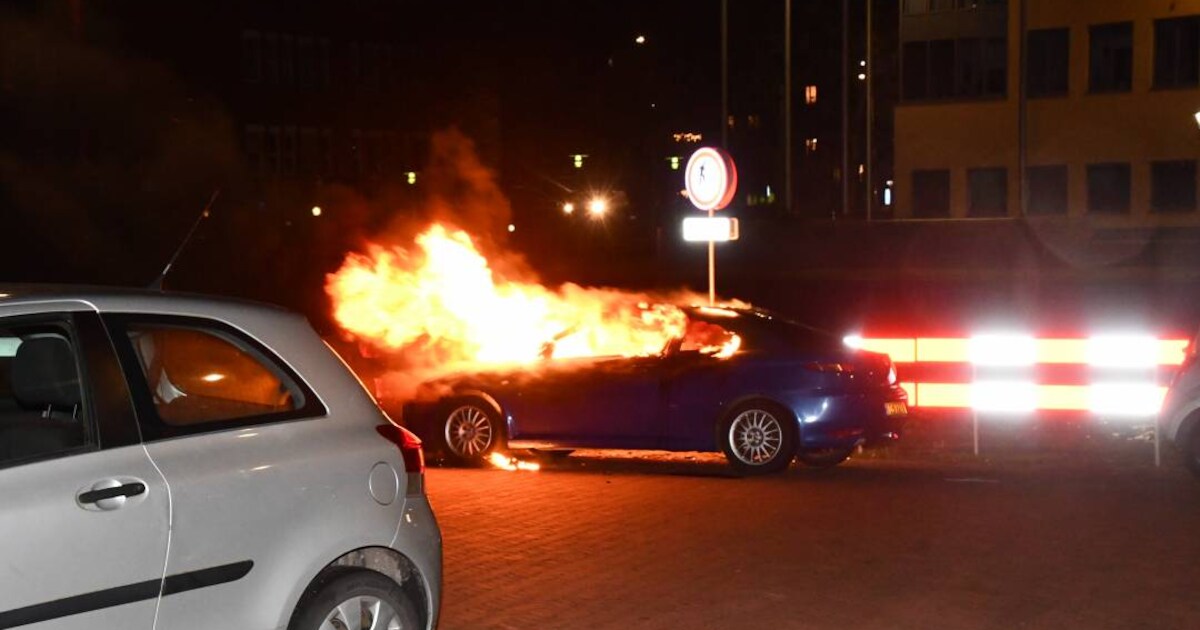 Personenauto uitgebrand in centrum van Middelburg