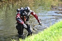 Brandweerman in het water. 
