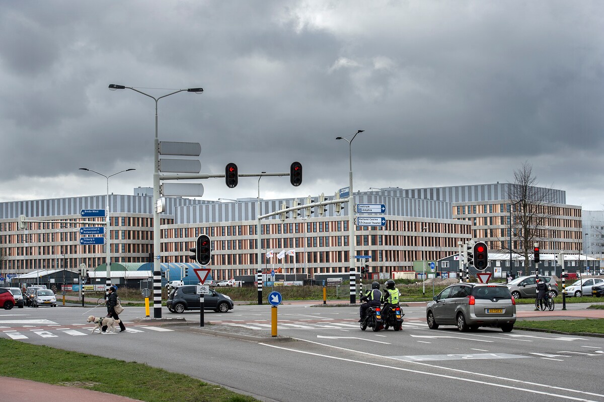 De storing bij de vestigingen van het Amphia, zoals hier aan de Molengracht met op de voorgrond de nieuwbouw die eind november in gebruik wordt genomen, is verholpen.