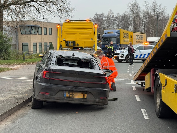 Automobilist Schrikt Van Slagbomen, Auto Komt Op Bijzondere Plek Op 