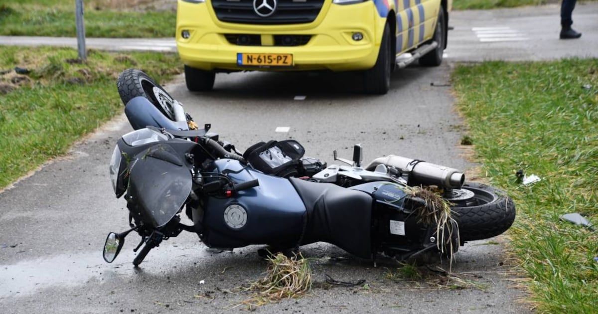 Motorrijder ernstig gewond na botsing met auto op N668 bij ...