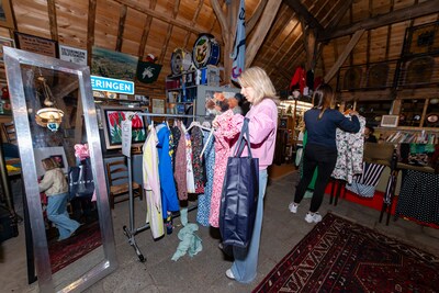Meer dan honderd items om te ruilen op kledingbeurs in Teteringen:  ‘Geeft een dopamineshot’