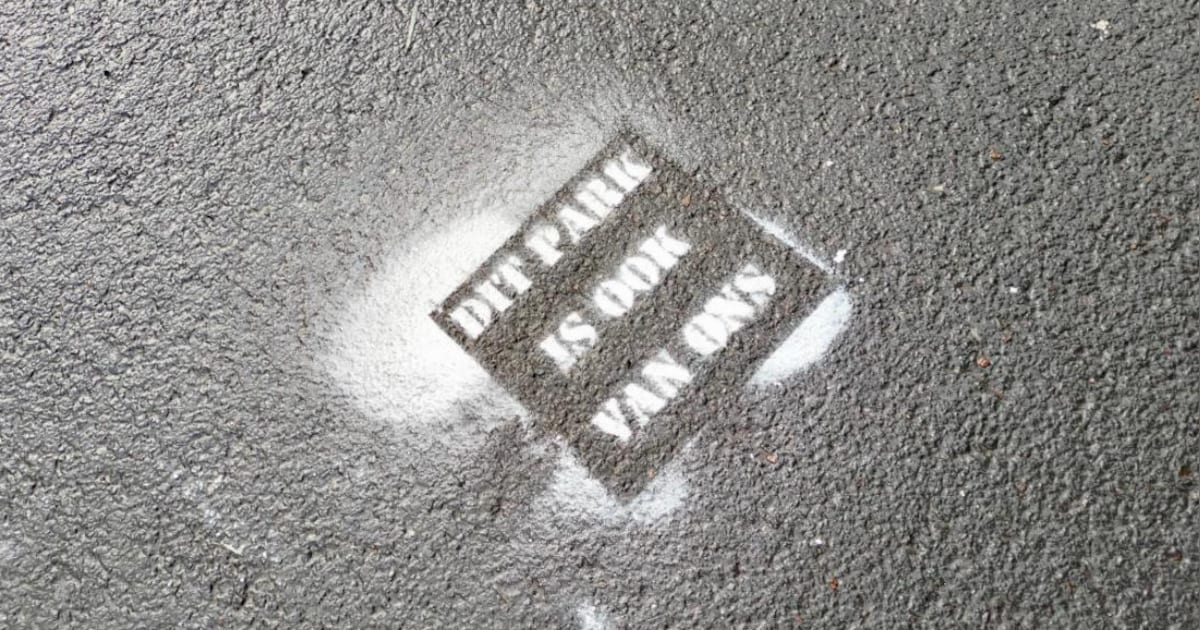 Onbegrip nadat stoepkrijtende Dolle Mina’s Bredase boa’s op hun nek krijgen