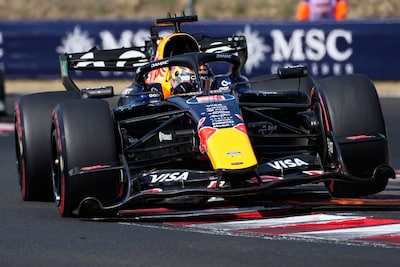Max Verstappen spint en kan totaal geen vuist maken op Hungaroring, ijzersterke Norris pakt verrassend pole