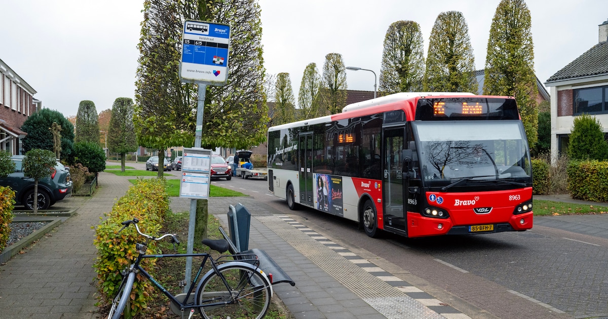 Een bushalte voor de deur is in dit geval logisch, dus geen ...