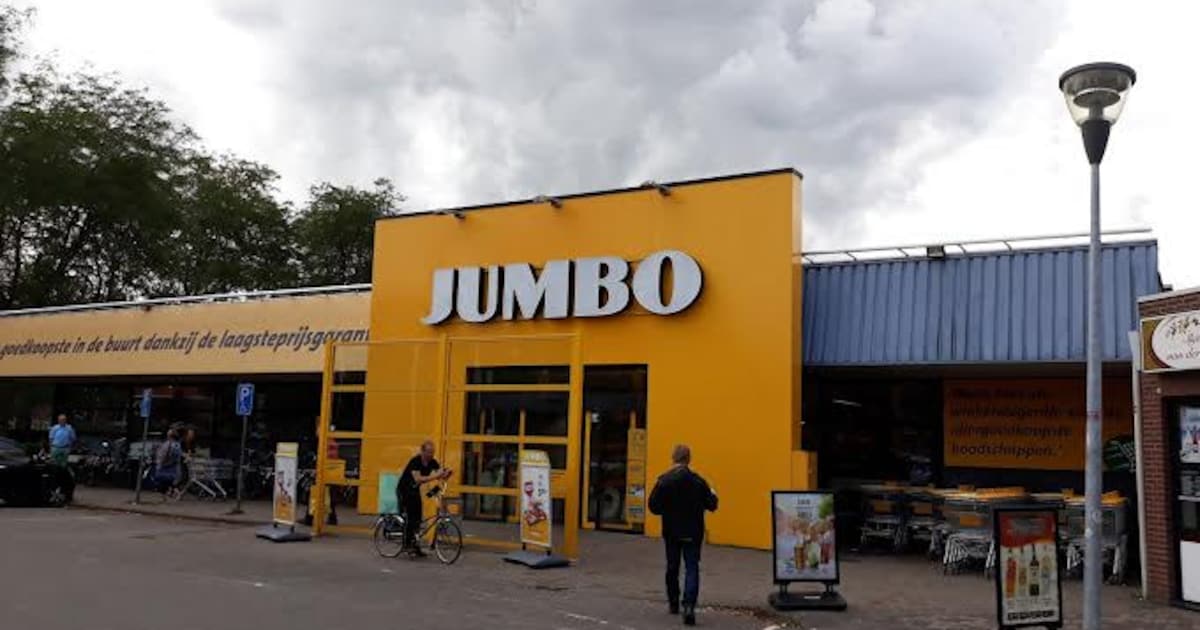 Jumbo-kassière met de vriendelijkste glimlach