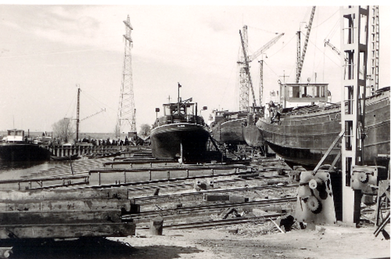 Scheepswerf Ruijtenberg in Raamsdonksveer in de jaren zestig.