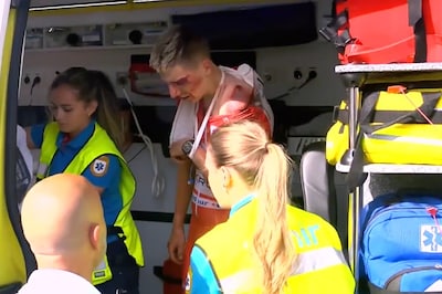 Trieste aftocht voor leider Tadej Pogacar in Vuelta: topfavoriet komt hard ten val en moet opgeven