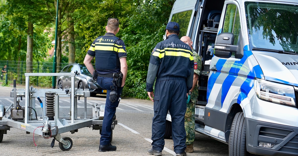 Straat vol politielinten na reeks explosieven in Raamsdonksveer: ‘Het is heel ernstig wat hier gebeu
