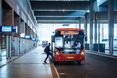 Woensdag van A naar B? Dit zijn de beste alternatieven nu treinen én veel bussen – ook in West-Brabant – uitvallen