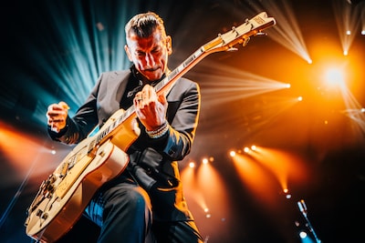 Danny Vera kiest voor intimiteit: ‘In het theater zing ik mijn meest kwetsbare liedjes’