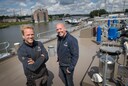 Léon Bons (r) en Jordy Buijks  van Ruijtenberg Shipyard in Raamsdonksveer.
