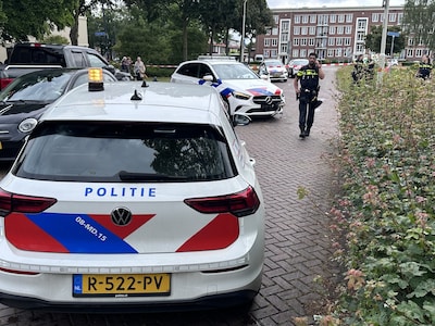 Politiewagen aangereden in Breda, automobilist slaat op de vlucht