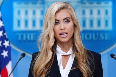 Nieuwe woordvoerder Trump geeft toe dat ze zakte voor examen om advocaat te worden