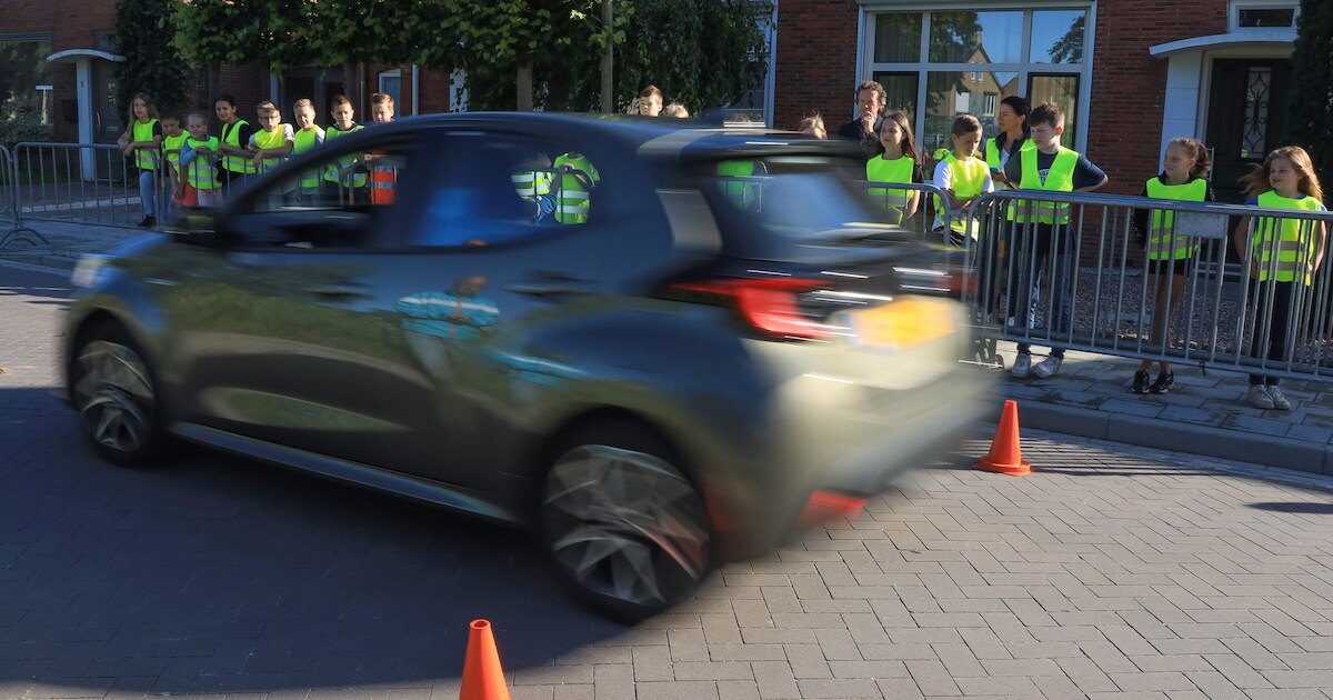 Remwegdemonstratie voor basisschool in Sint Jansteen: ‘Kinderen moet extra opletten in verkeer’