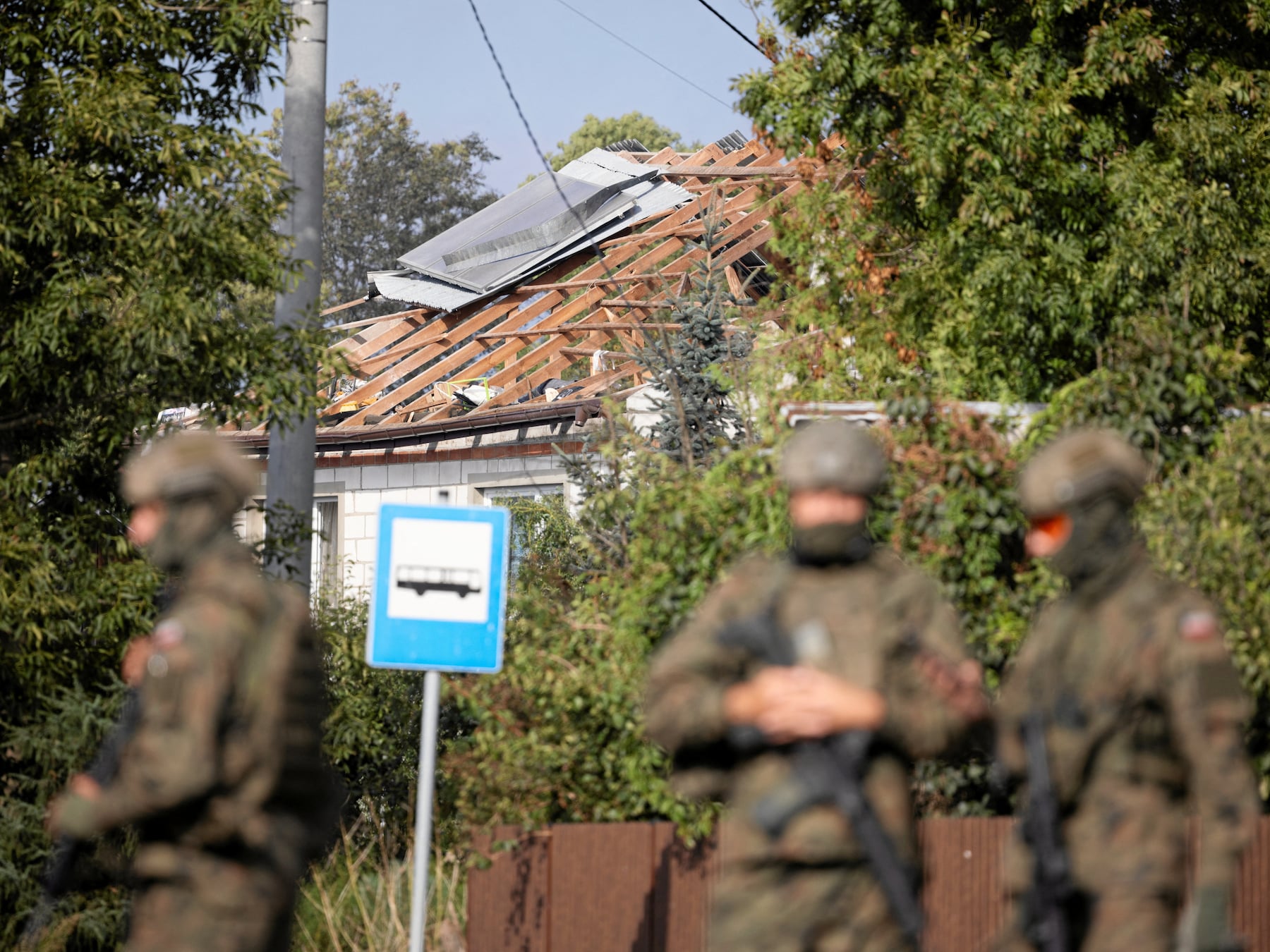 Polen schakelt zeldzaam Navo-artikel in voor spoedoverleg Russische drones, EU vermoedt opzet