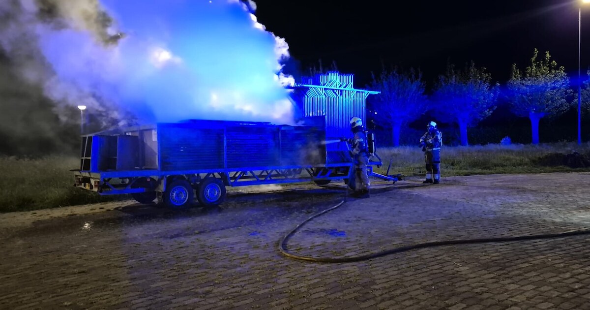 Aanhanger met marktkramen in brand gestoken in Rosmalen | Regio | BN ...