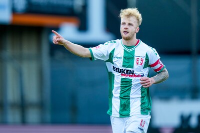 FC Dordrecht in stijl naar play-offs: kampioen FC Volendam omver geblazen