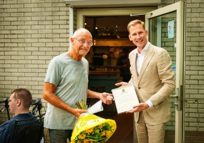 Aangepast Sporten Spijkenisse stopt na 23 jaar: penning voor vrijwilliger Aad van der Linden