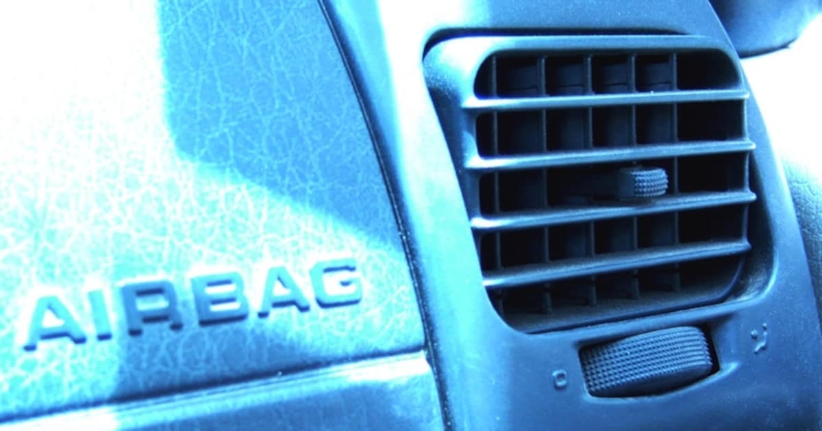 Airbags gestolen uit minimaal negen auto's in Fijnaart