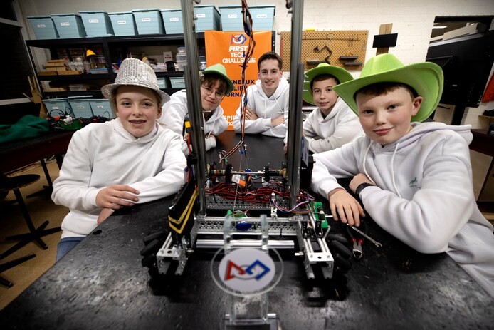 Mierlose jongeren willen met hun ballenknijper-robot naar Amerika ...