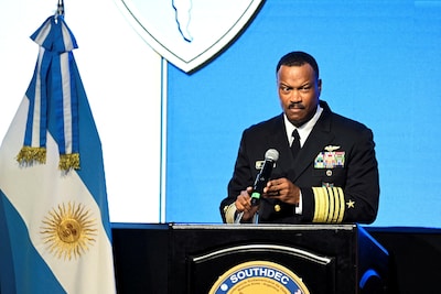 VS valt opnieuw vermeende drugsboot aan, commandant in Caribisch gebied stapt op