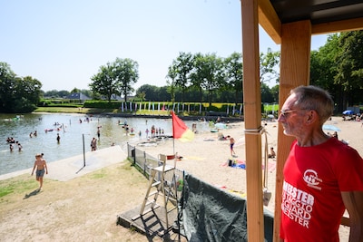 Natuurbad de Kuil warmt zich op voor tropische topweek: ‘Waar heb je nog een zwembad met een zandstrand?’