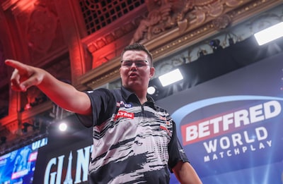 LIVE World Matchplay | Gian van Veen verslaat angstgegner en stoot door naar tweede ronde, Wattimena uitgeschakeld