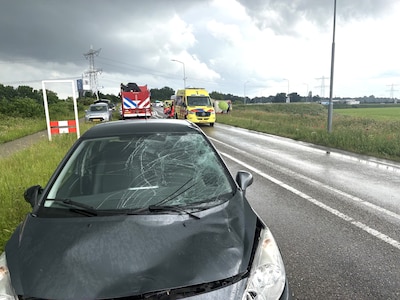 Fietser raakt zwaargewond bij aanrijding met auto in Made