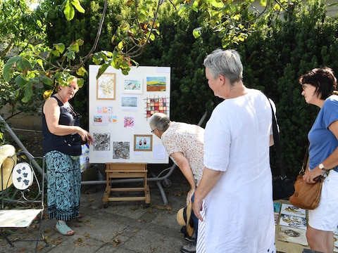 Ruim 40 kunstenaars exposeren in tuinen en kassen van Oosteind dit weekend