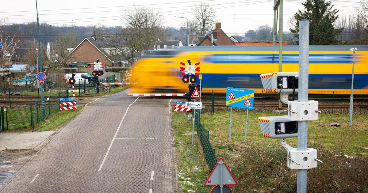 Doorrijden bij rood licht moet afnemen met flitscamera bij ...