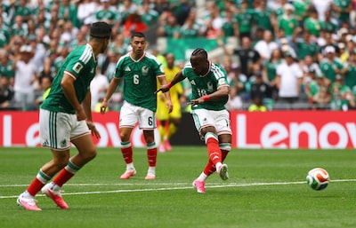 LIVE WK voetbal | Gastland Mexico op verdiende voorsprong in