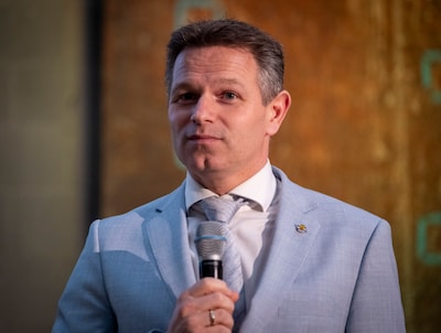 ‘Sta-secretaris’ De Bat neemt afscheid van Zeeland