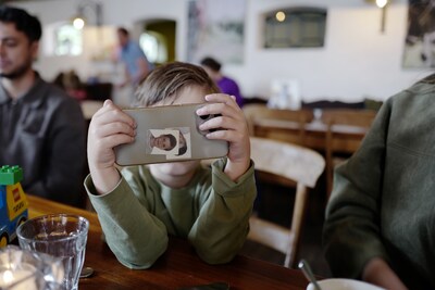 Verbod op smartphones voor jeugd? ‘Geef als ouder zelf het goede voorbeeld’