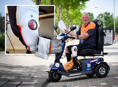 Adriaan (76) bezorgt post op scootmobiel en met Feyenoord-kunstbeen: ‘Vrij zijn vind ik helemaal niks’