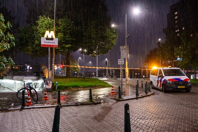 Rotterdammer (20) steekt twee mannen neer bij metrostation Coolhaven: ‘Het ging niet goed met mij’