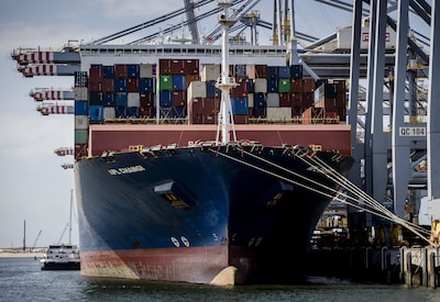 Langer hinder containerscheepvaart Rotterdam door sjordersstaking