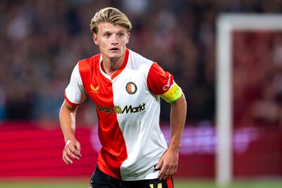 LIVE eredivisie | Sem Steijn laat Kuip na drie minuten al ontploffen met prachtige vrije trap