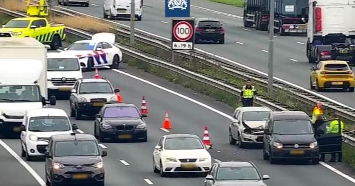 Ongeval bij de Moerdijkbrug zorgde voor problemen op de A16 en A17 richting Rotterdam