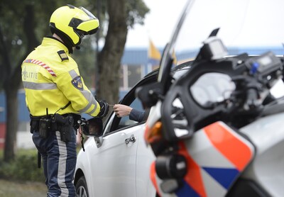 Ruim honderd bekeuringen uitgedeeld bij vijf verkeerscontroles in Feijenoord