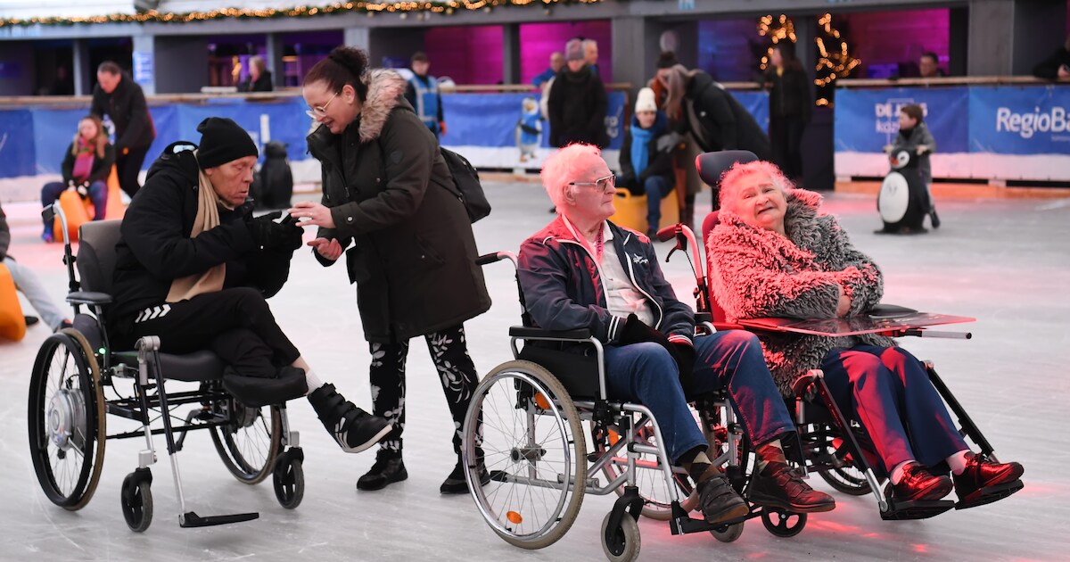 Schaatsbeschermers, duurzame kunststof ijshockeyschaatsbeschermers, 1 paar 7 kleuren optionele schaatsbeschermers, met verstelbare veer, past op hockeyschaatsen of kunstschaatsen(geel), Schaatsbe