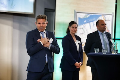 Inwoner Moerdijk: 'We kunnen hier nog tot twaalf uur blijven praten, maar eigenlijk weten jullie van niks'