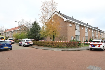 Politie vindt zwaargewonde man in woning Prinsenbeek: slachtoffer in levensgevaar