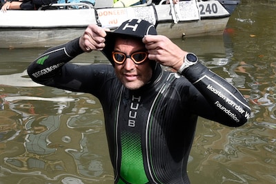 Maarten van der Weijden staakt zwemtocht definitief