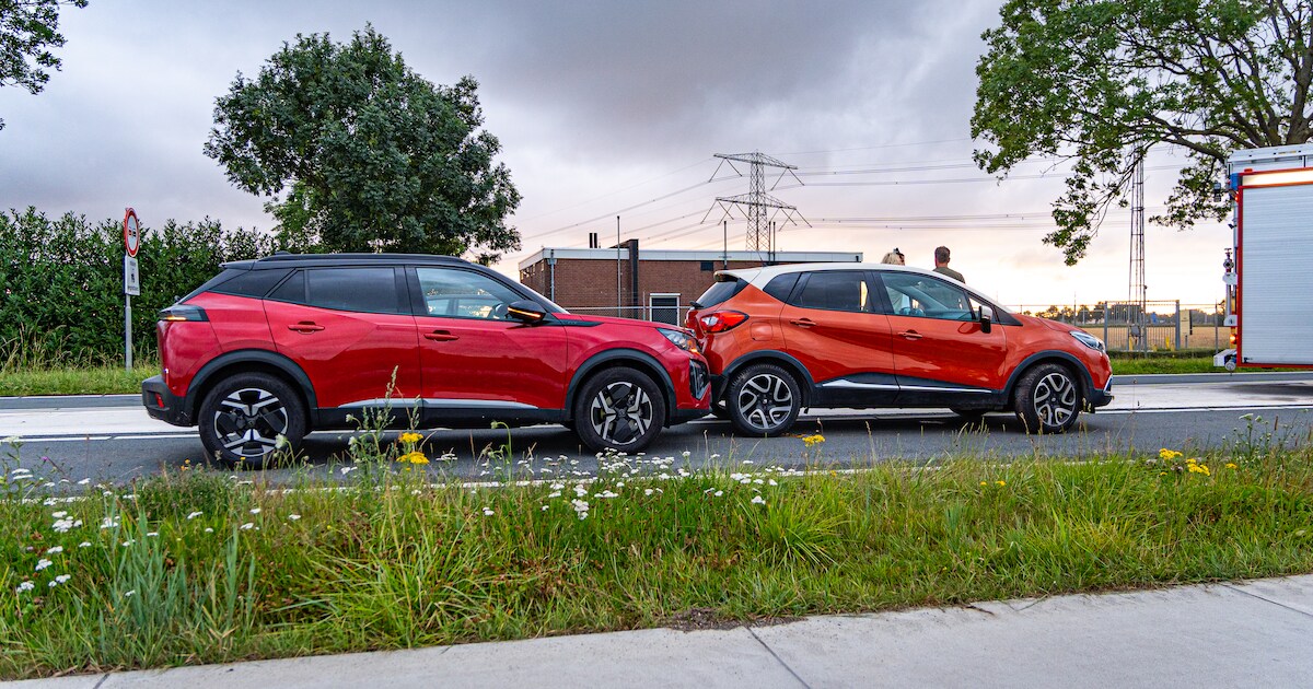 Schade na botsing tussen auto’s op Maasweg in Mijnsheerenland | Hoeksche Waard