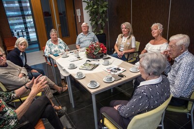 Slechthorenden vinden sociale verbinding in uniek (H)oorcafé, maar akoestiek blijft uitdaging