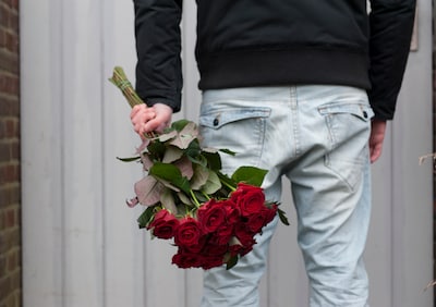 Baas die ‘zieke’ werknemer ontmaskerde na langsbrengen bloem