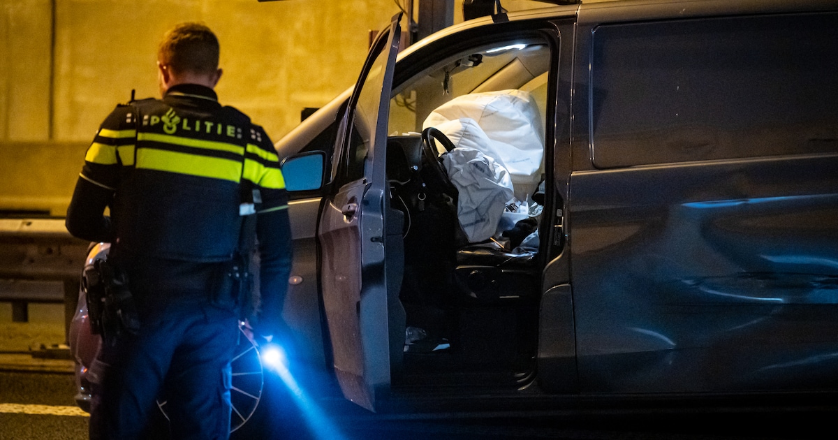 Bestuurder laat telefoon achter bij vluchtpoging na aanrijding in Beneluxtunnel bij Rotterdam